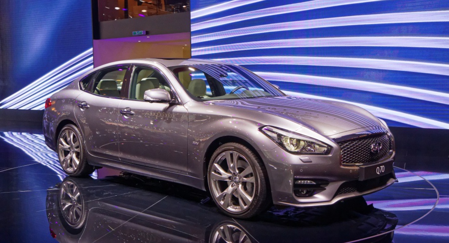 Infiniti Q70 (facelift 2015) 3.5 V6 (360 Hp) Hybrid Automatic 2015, 2016, 2017, 2018 