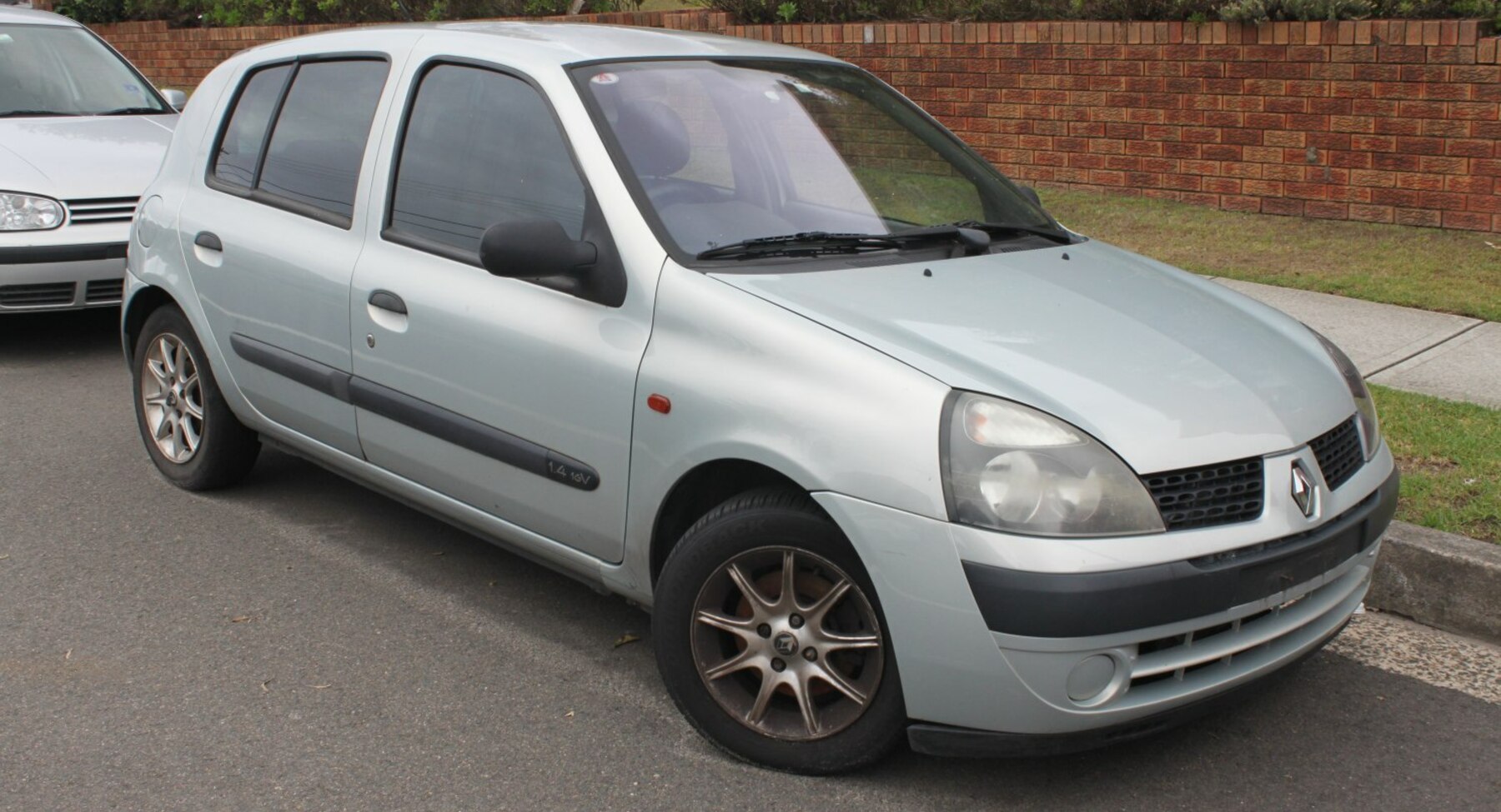 Renault Clio II (facelift 2001) 5-door 1.2 16V (75 Hp) Quickshift 2001, 2002, 2003