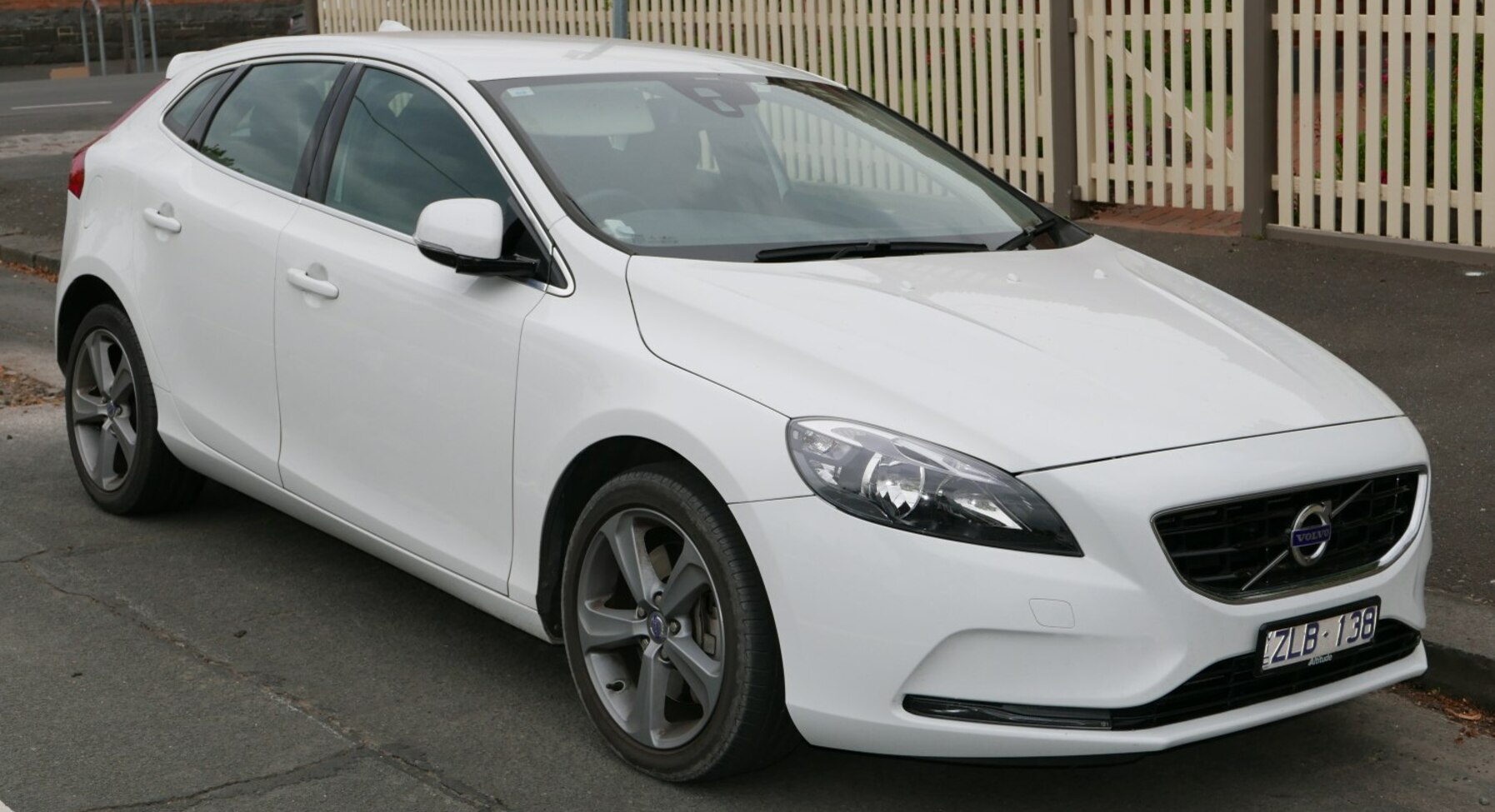 Volvo V40 (2012) 2.0 D2 (120 Hp) Automatic 2015, 2016 