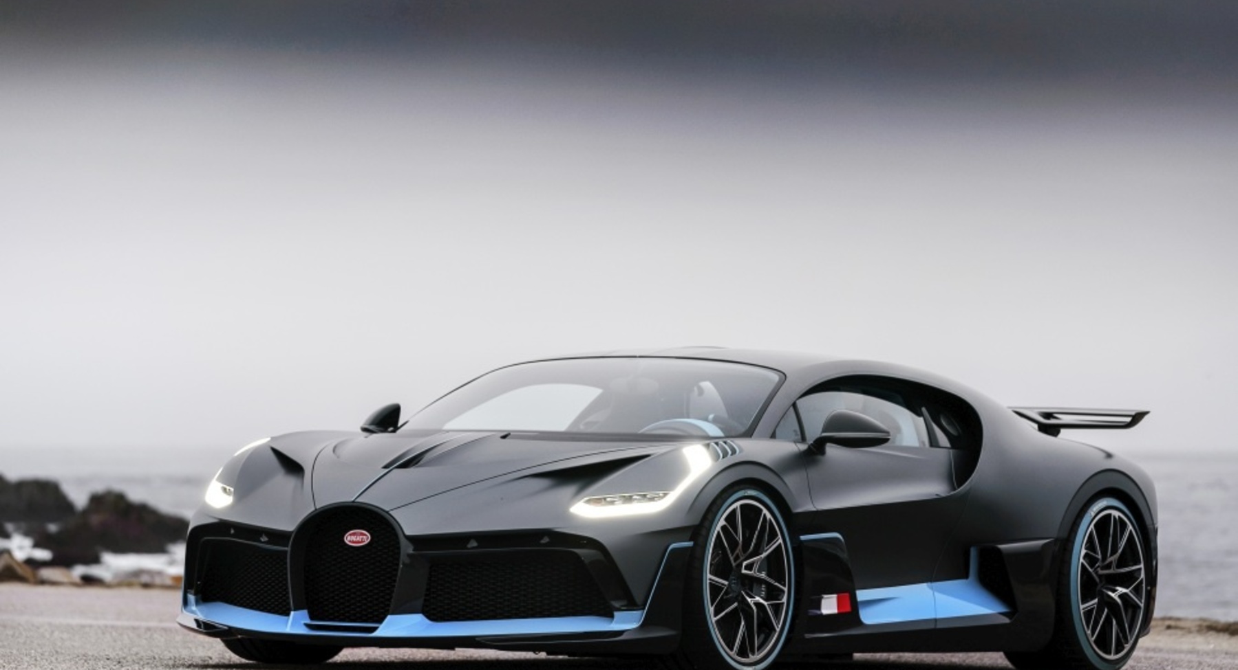 Bugatti Divo 8.0 W16 (1500 Hp) AWD DSG 2018, 2019, 2020, 2021 