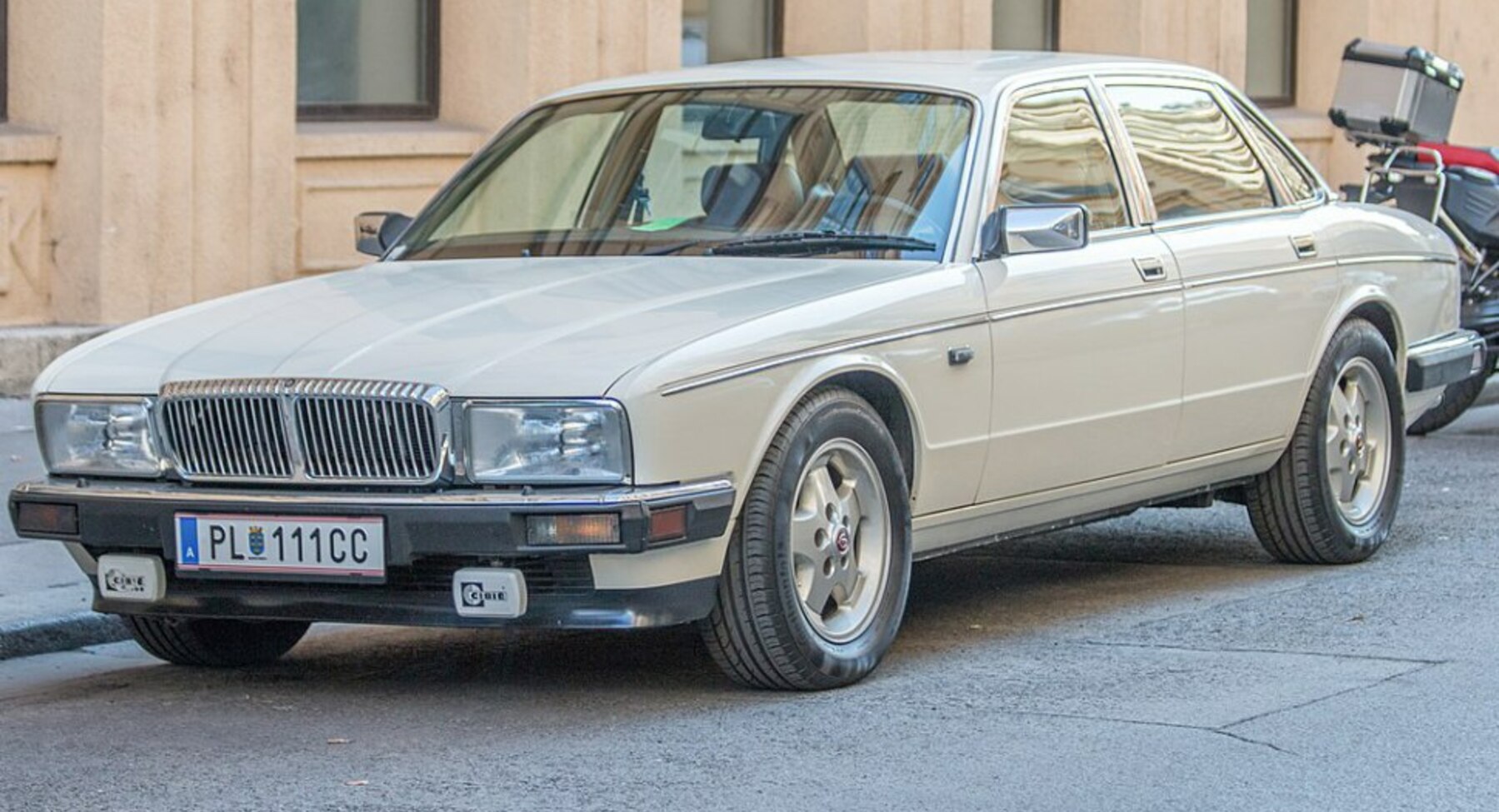 Daimler Daimler Double Six 6.0 i V12 (318 Hp) 1993, 1994, 1995, 1996, 1997 