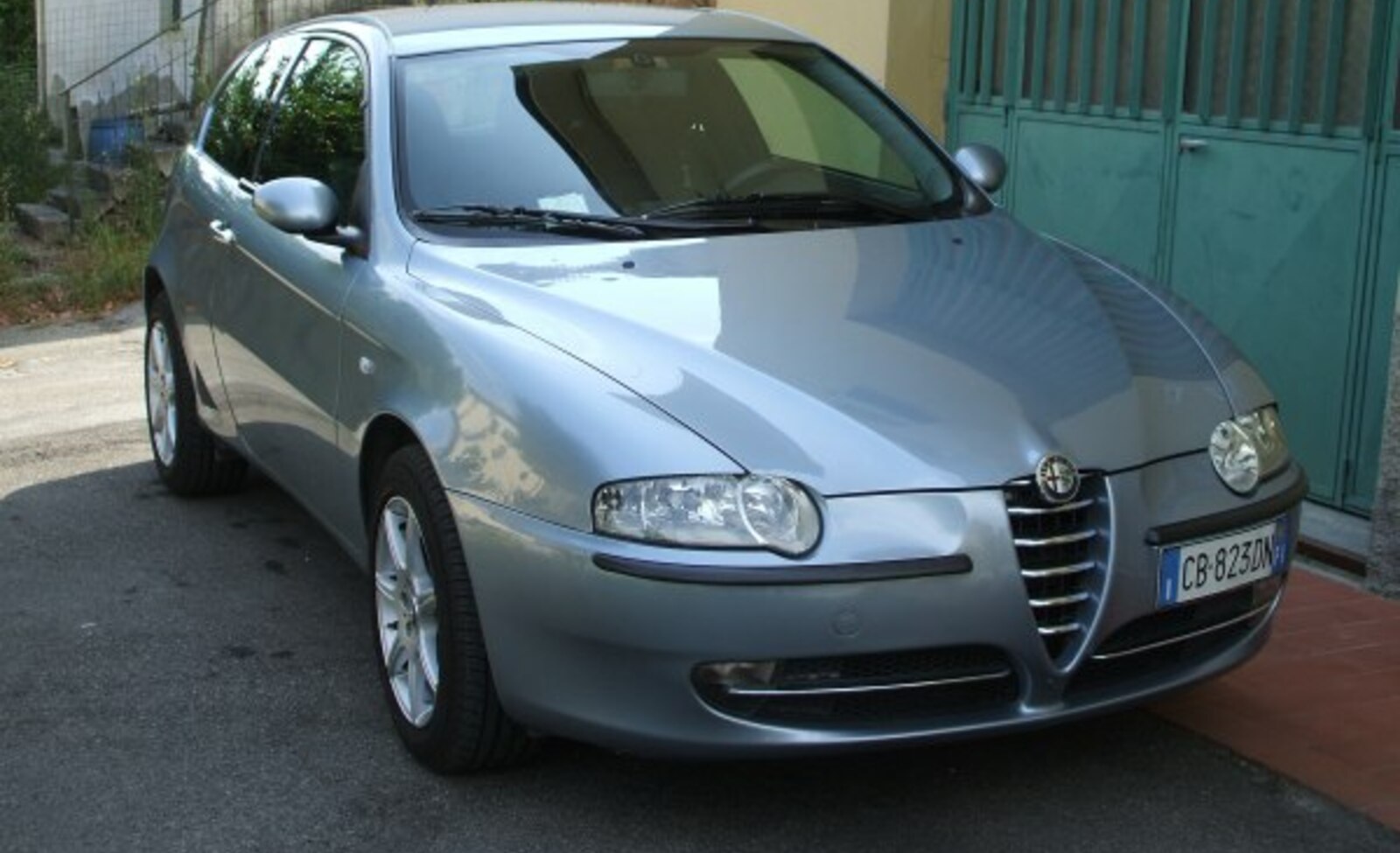 Alfa Romeo 147 3-doors 1.6 (105 Hp) 2000, 2001, 2002, 2003, 2004 