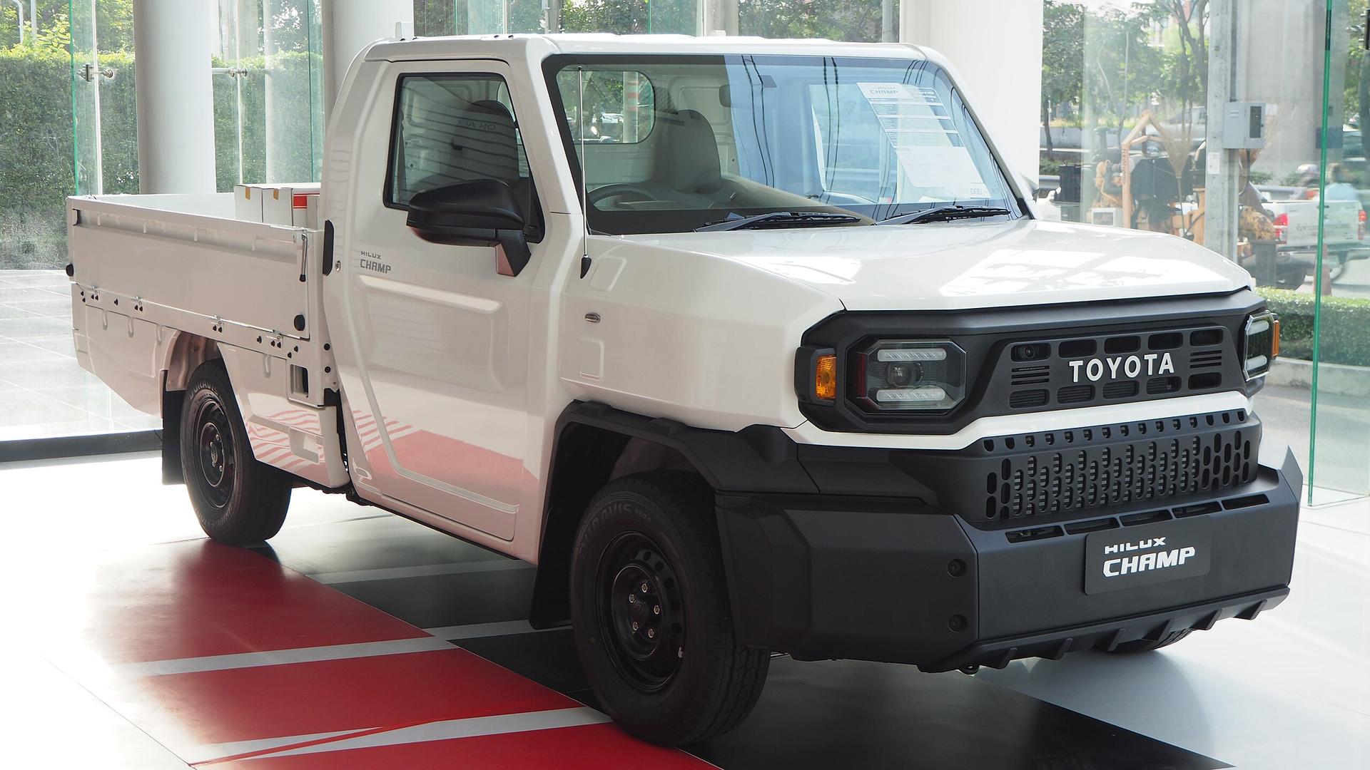 Toyota Hilux Champ 2.4 Diesel MT LWB (110kW / 150 PS) 2023 (Thailand)