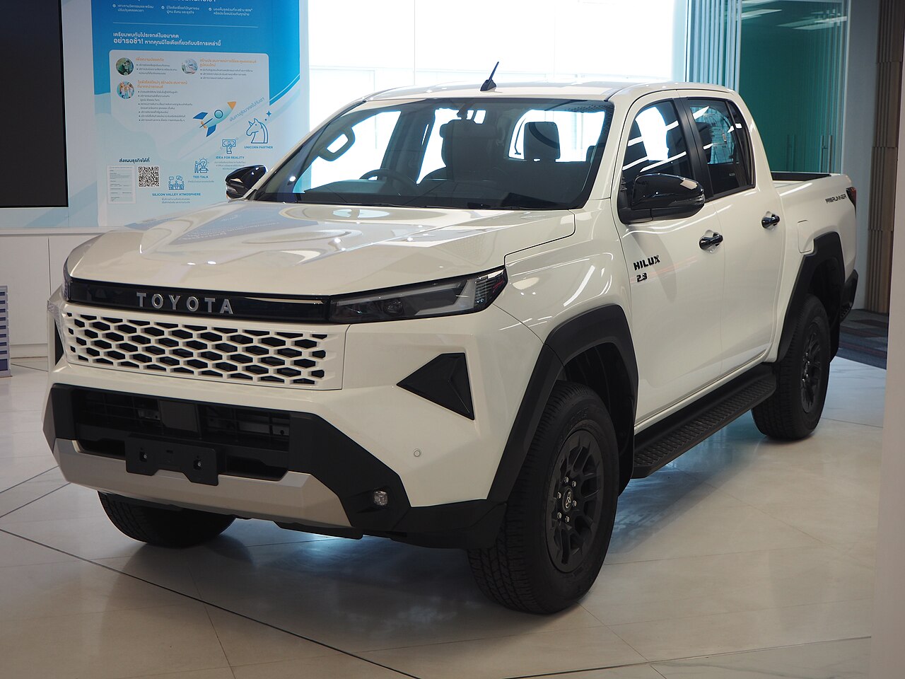 Toyota Hilux Standard 2.8 4x2 MT (201 HP) 2026