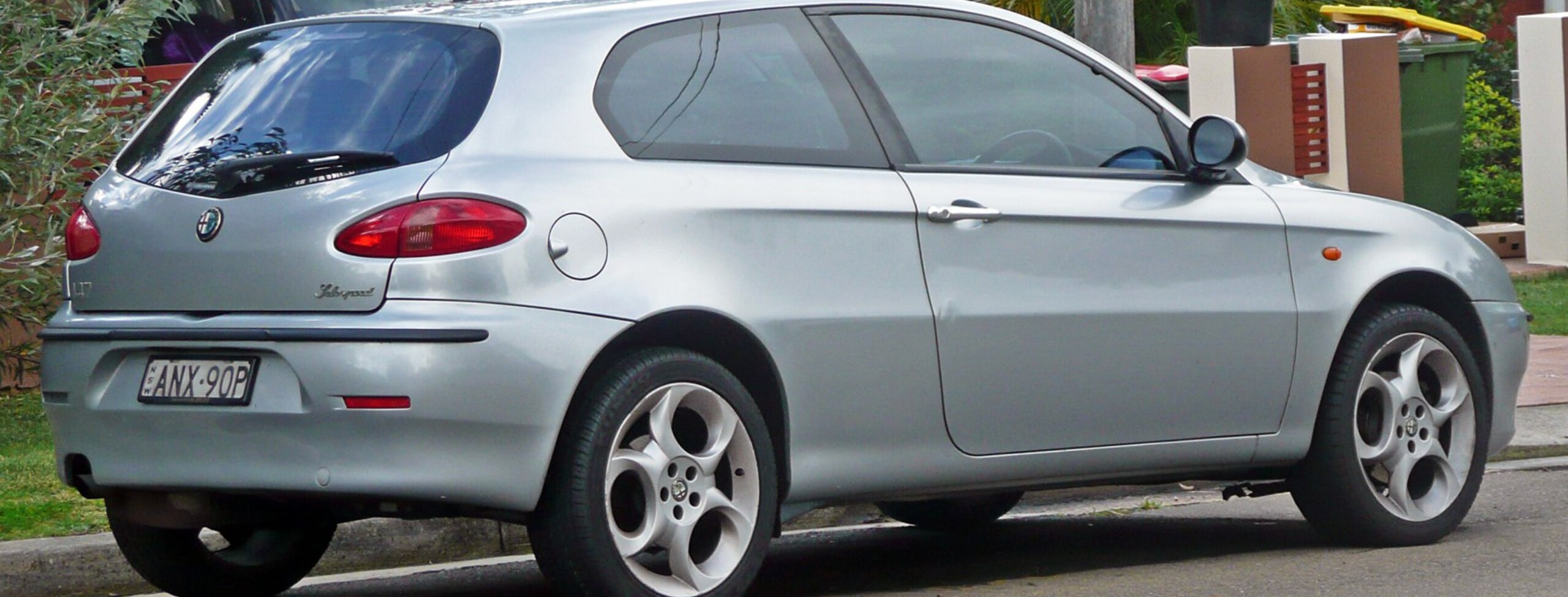 2000-2004 Alfa Romeo 147 3-doors 1.6 (105 Hp)