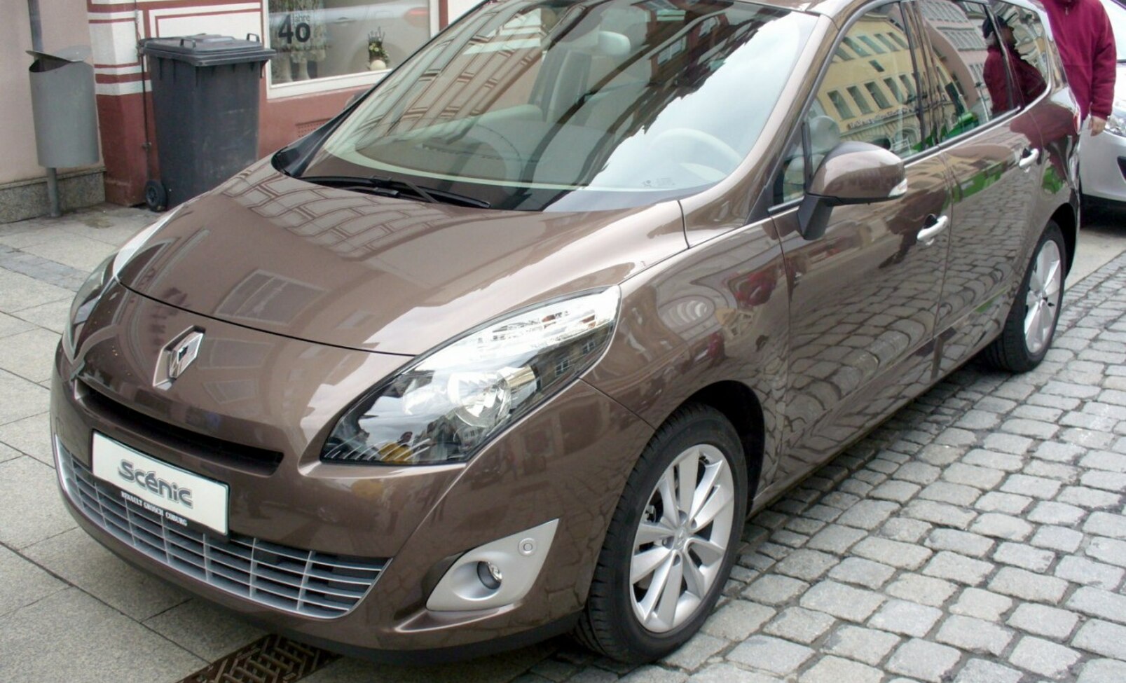 Renault Grand Scenic II 1.5 dCi (110 Hp) FAP EDC 2010, 2011 specifications,  prices & reviews