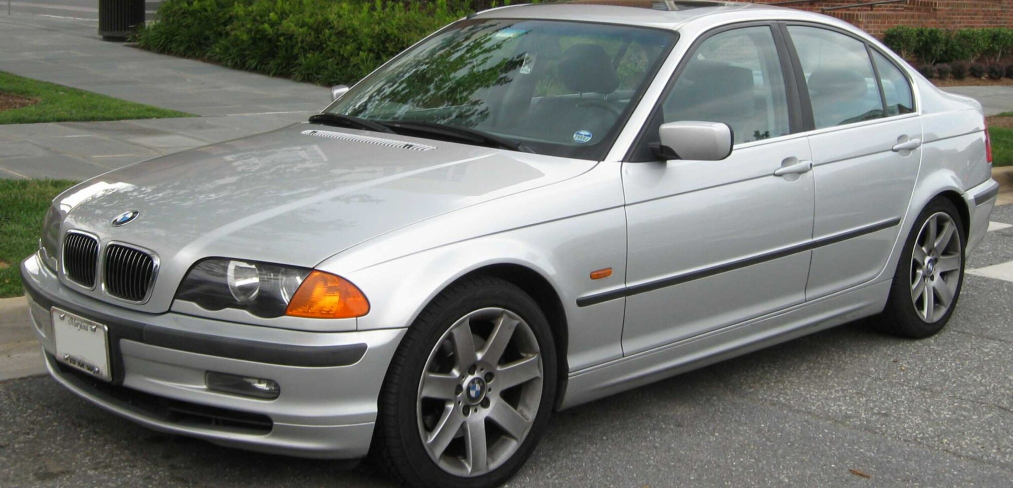 BMW 3 Series Sedan (E46) 323i (170 Hp) 1998, 1999, 2000, 2001 - thông số kỹ  thuật, đánh giá và giá lăn bánh mới nhất | XEZii