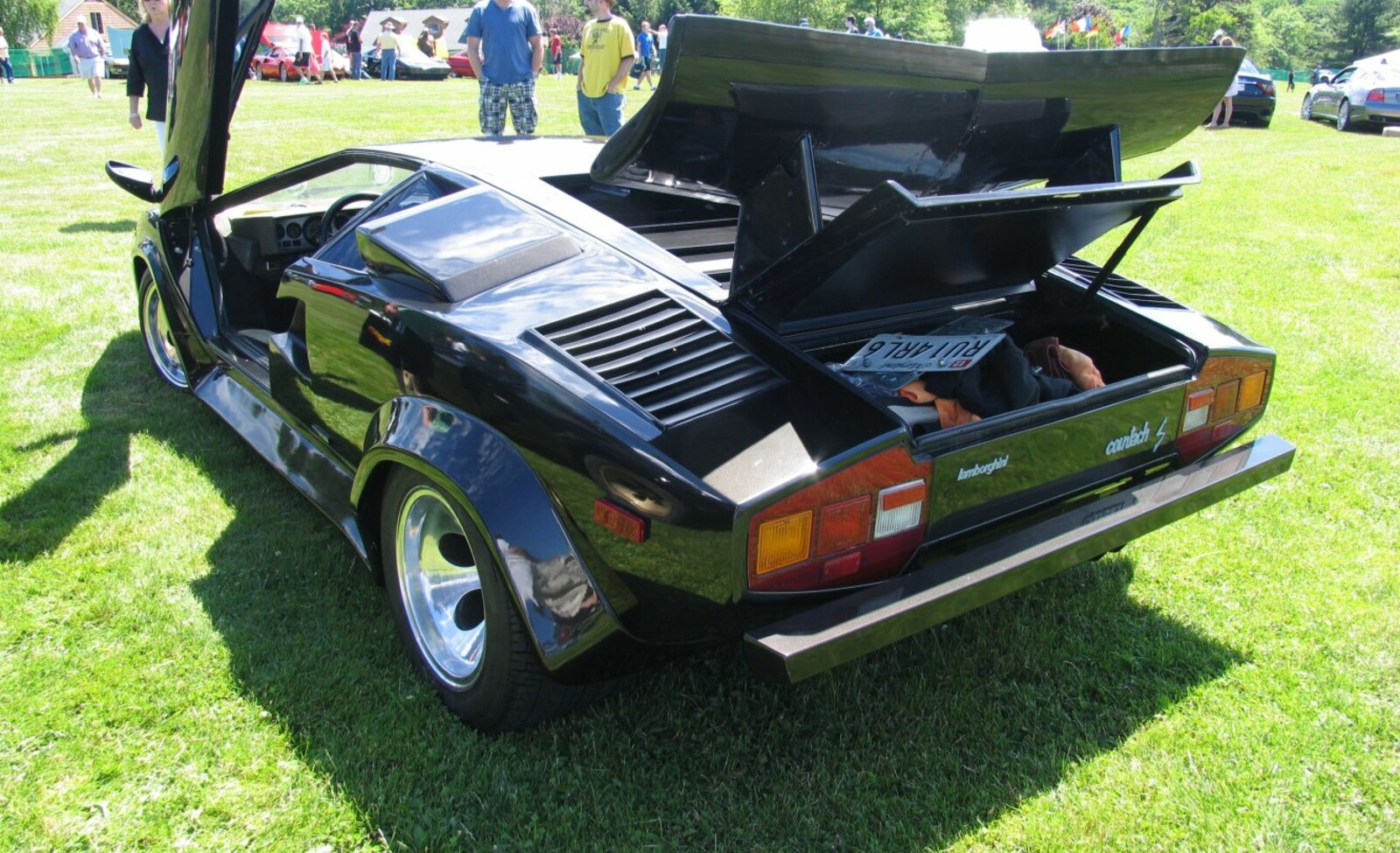 Lamborghini Countach LP400 (385 Hp) 1974, 1975, 1976, 1977, 1978, 1979, 1980,  1981, 1982 - thông số kỹ thuật, đánh giá và giá lăn bánh mới nhất | XEZii