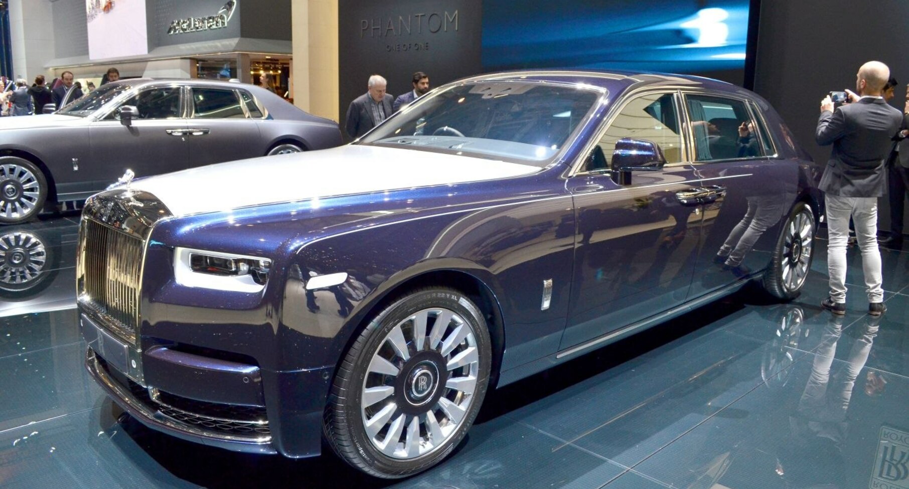 Xe siêu sang của năm gọi tên RollsRoyce Phantom  Báo Công an Nhân dân  điện tử