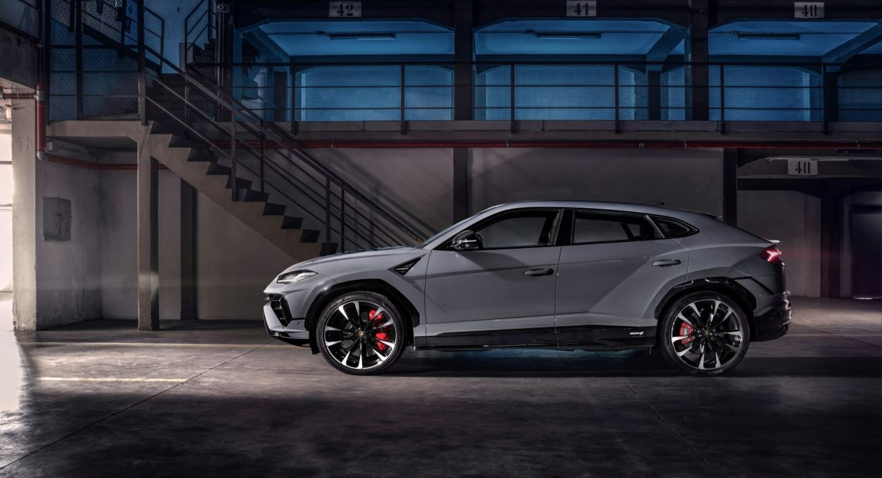 Lamborghini Urus S  V8 (666 Hp) 4WD Automatic 2022 - thông số kỹ thuật,  đánh giá và giá lăn bánh mới nhất | XEZii