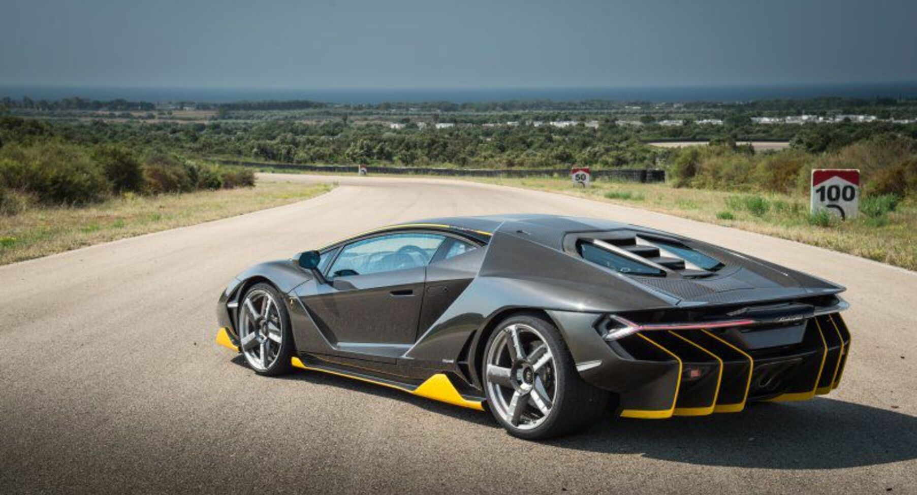 Lamborghini Centenario LP 770-4  V12 (770 Hp) 4WD ISR 2016, 2017, 2018 -  thông số kỹ thuật, đánh giá và giá lăn bánh mới nhất | XEZii