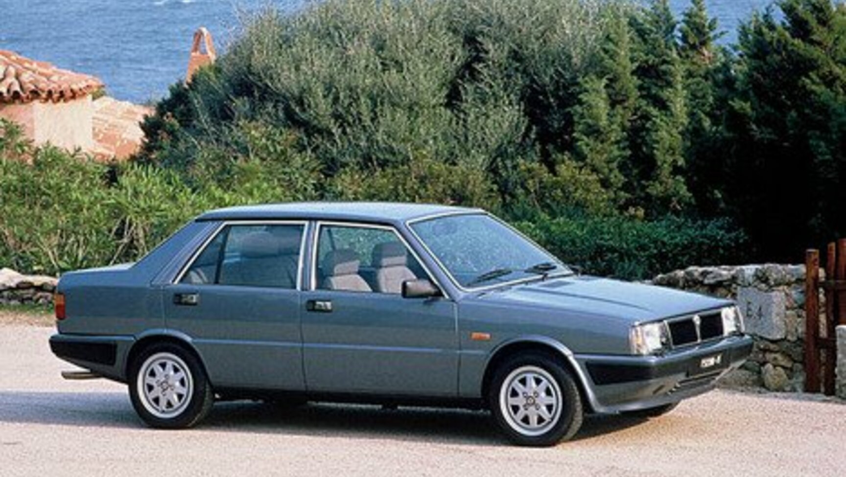 Lancia Prisma (831 AB)  4WD (115 Hp) 1986, 1987, 1988, 1989  specifications, prices & reviews | XEZii