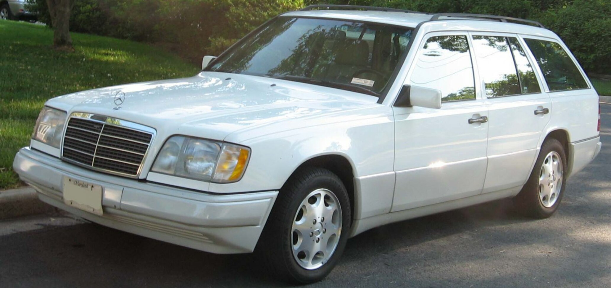 Mercedes-Benz E-klasse T-mod. (S124) spécifications techniques et consommation de carburant