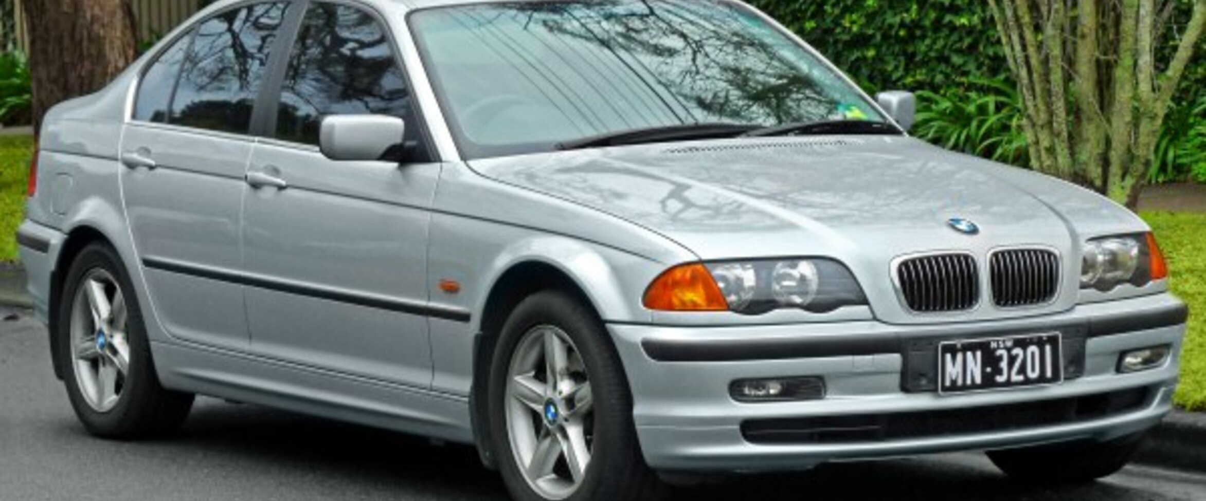 BMW 3 Series Sedan (E46) 323i (170 Hp) 1998, 1999, 2000, 2001 - thông số kỹ  thuật, đánh giá và giá lăn bánh mới nhất | XEZii