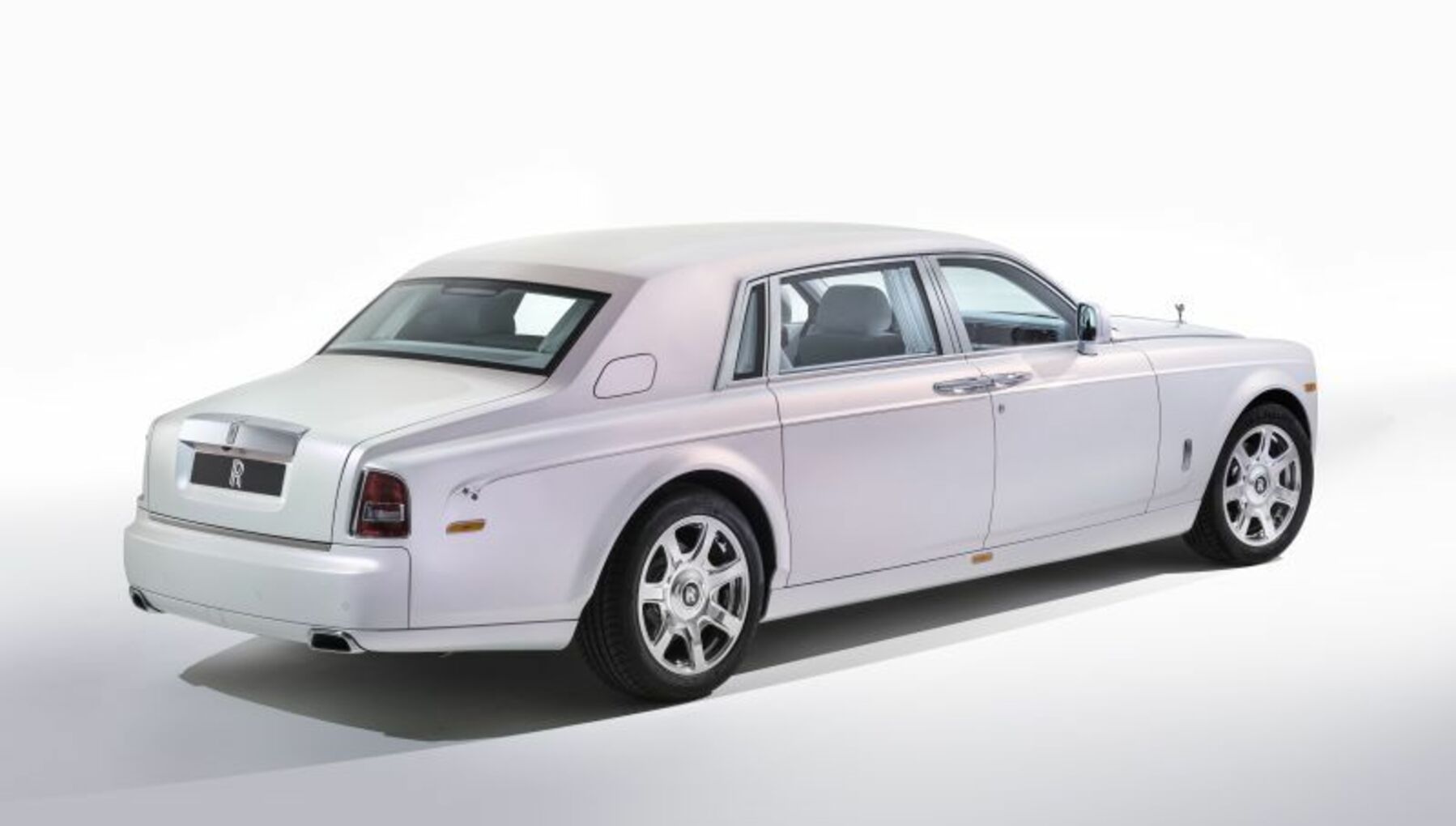 ROLLS ROYCE PHANTOM DROPHEAD COUPE used2013rollsroycephantomcoupe Used   the parking