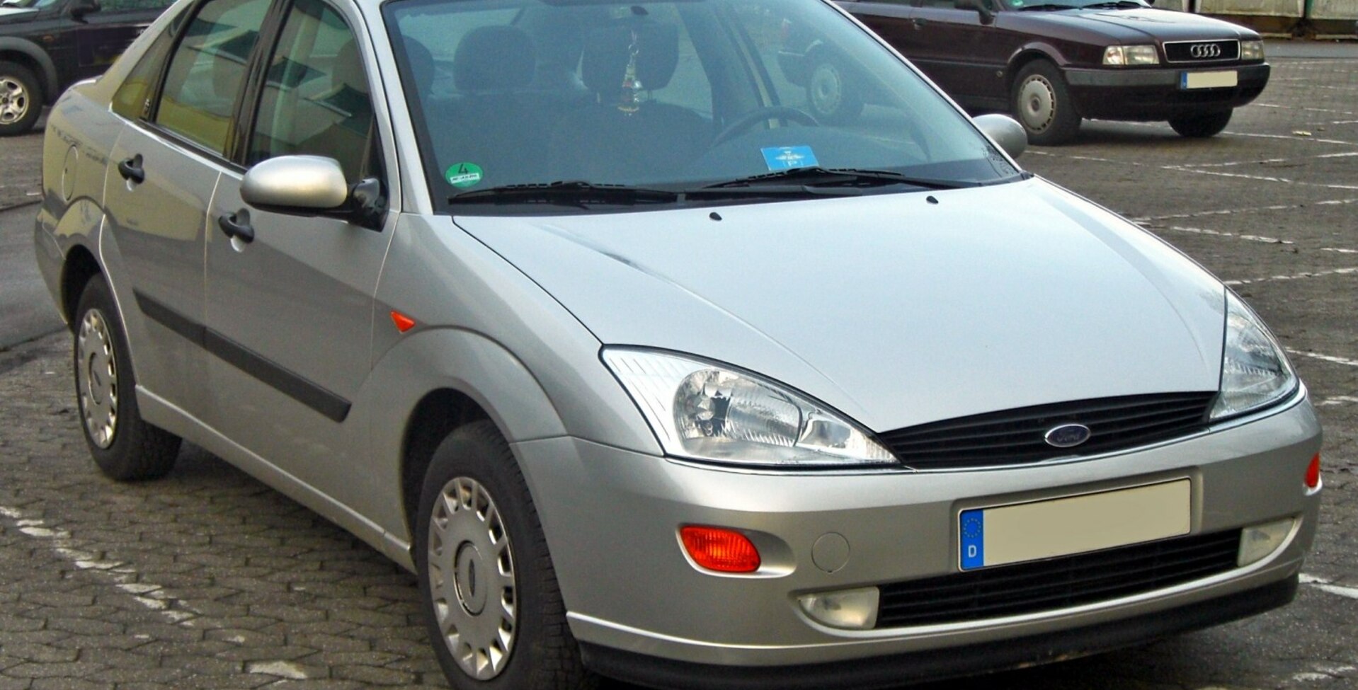 Ford Focus I Sedan  16V (131 Hp) 1998, 1999, 2000, 2001, 2002, 2003,  2004, 2005 - thông số kỹ thuật, đánh giá và giá lăn bánh mới nhất | XEZii