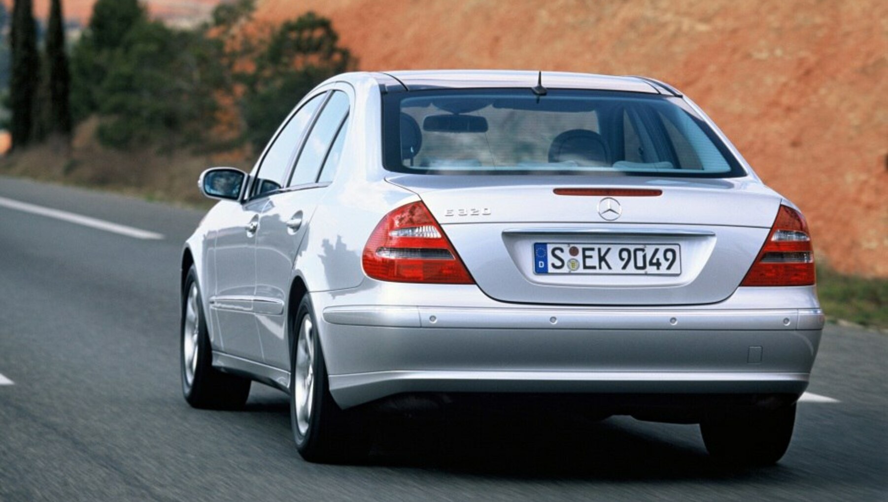 Mercedes Benz E Class (W211) 500 specs, dimensions