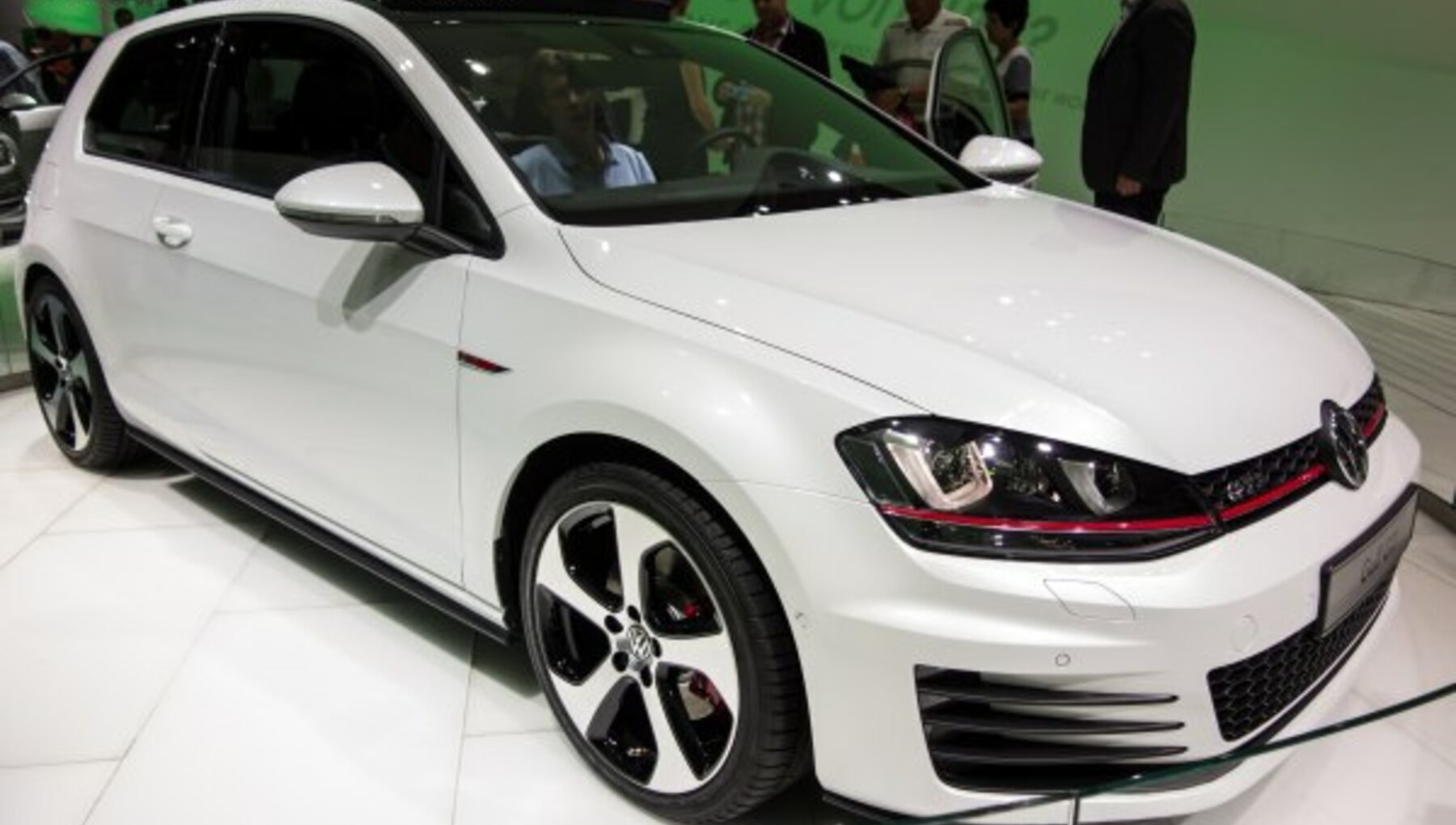 Volkswagen Golf VII (3-door) GTI 2.0 TSI (220 Hp) 2013, 2014, 2015, 2016 