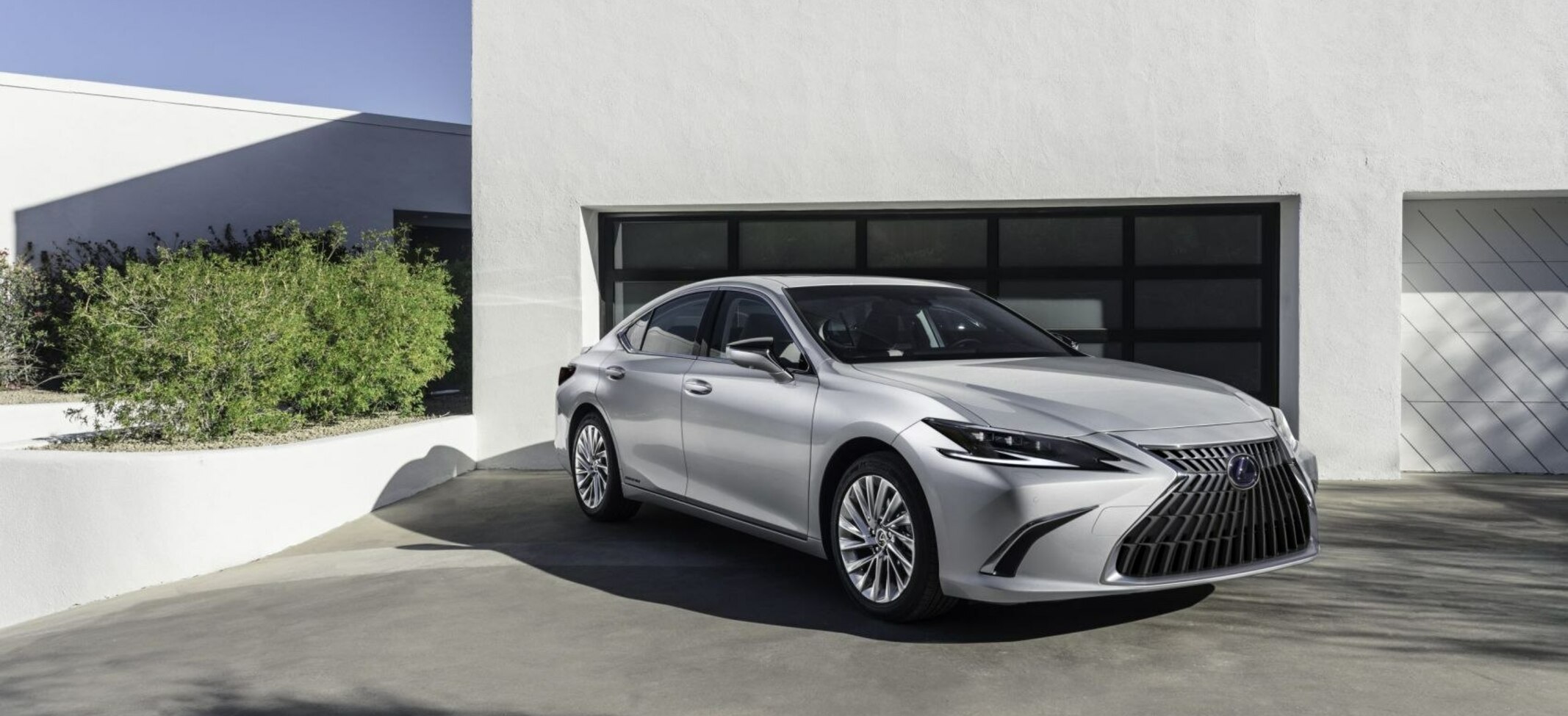 Lexus ES VII (XZ10, facelift 2021) 300h (215 Hp) Hybrid CVT 2021