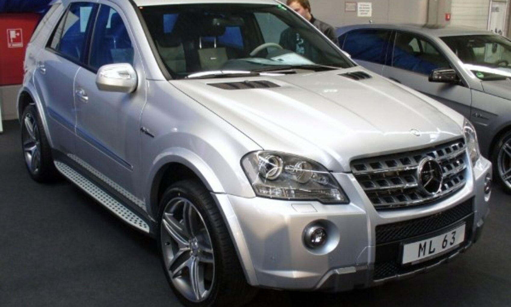 Mercedes-Benz M-class (W164, facelift 2008) AMG ML 63 V8 (510 Hp) 4MATIC 7G-TRONIC AMG SPEEDSHIFT 2008, 2009, 2010 