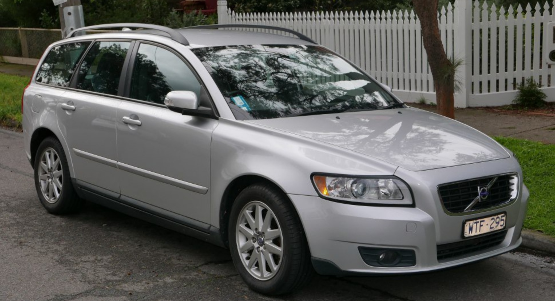 Volvo V50 2.4 D5 (180 Hp) Automatic 2006, 2007, 2008, 2009, 2010