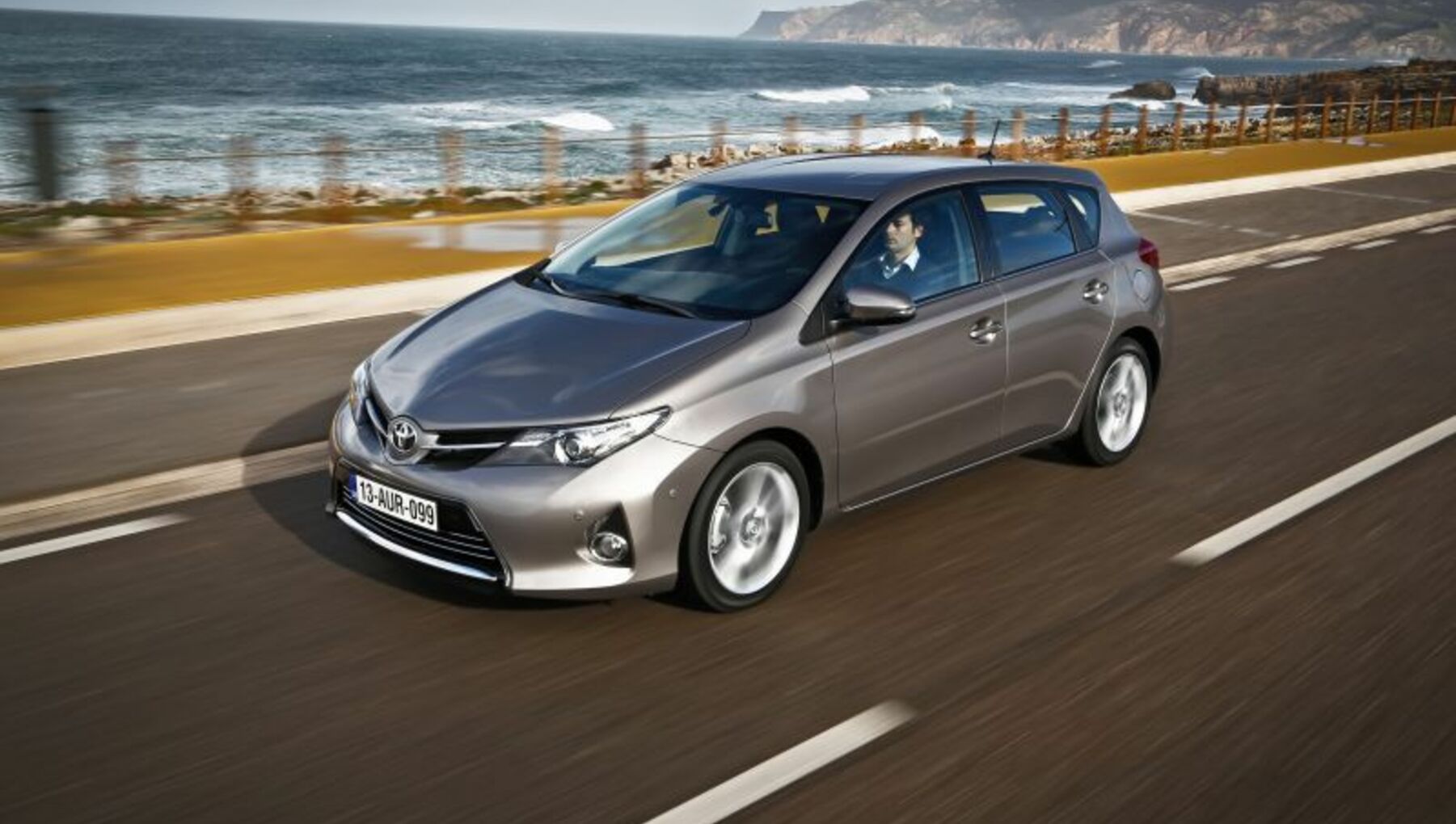 Toyota Auris II 1.8 VVT-i (136 Hp) Hybrid E-CVT 2012, 2013, 2014, 2015 