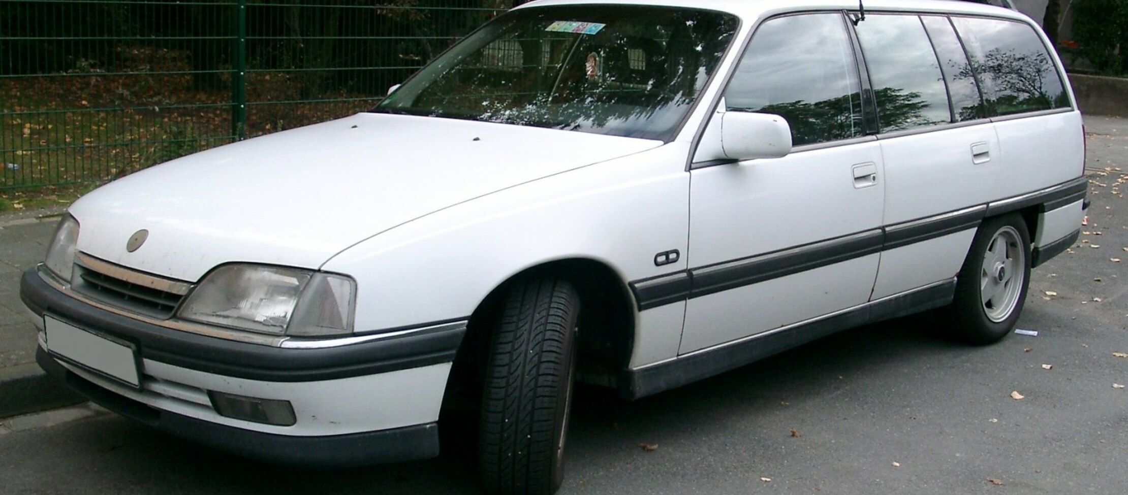 Opel Omega A Caravan 2.0i CAT (99 Hp) 1990, 1991, 1992