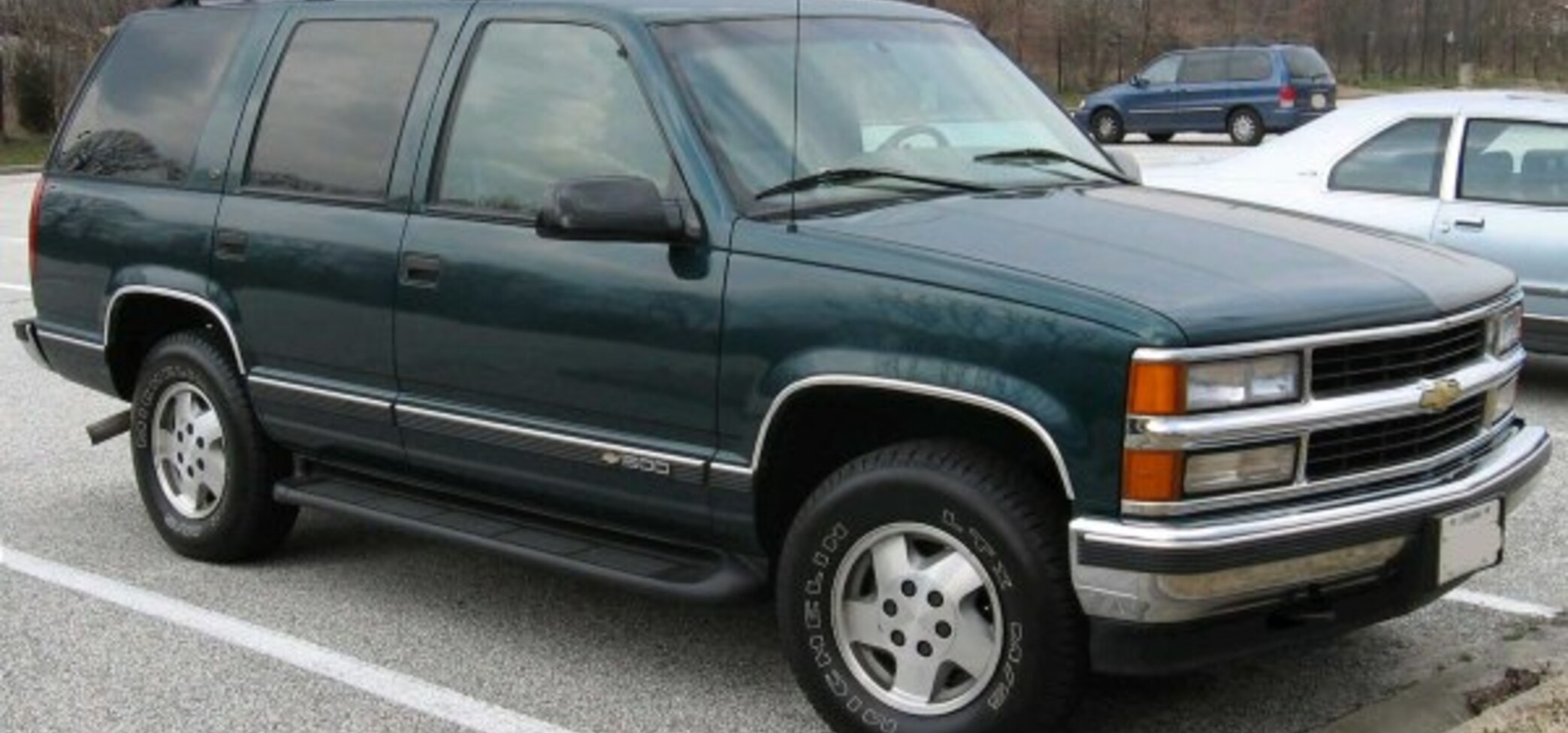 Chevrolet Tahoe (GMT410) 5.7 i V8 4WD (258 Hp) 6 Seat 1996, 1997, 1998, 1999