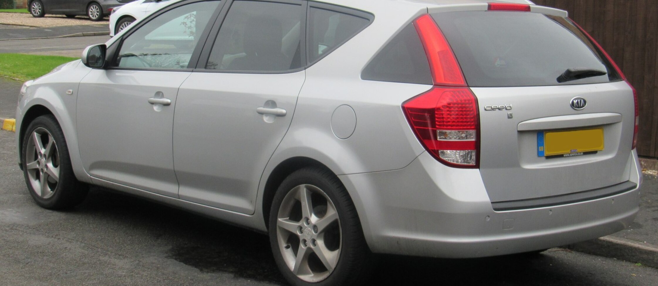 Kia Cee'd SW I (facelift 2009) 1.6 16V (126 Hp) 4AT 2009, 2010, 2011, 2012