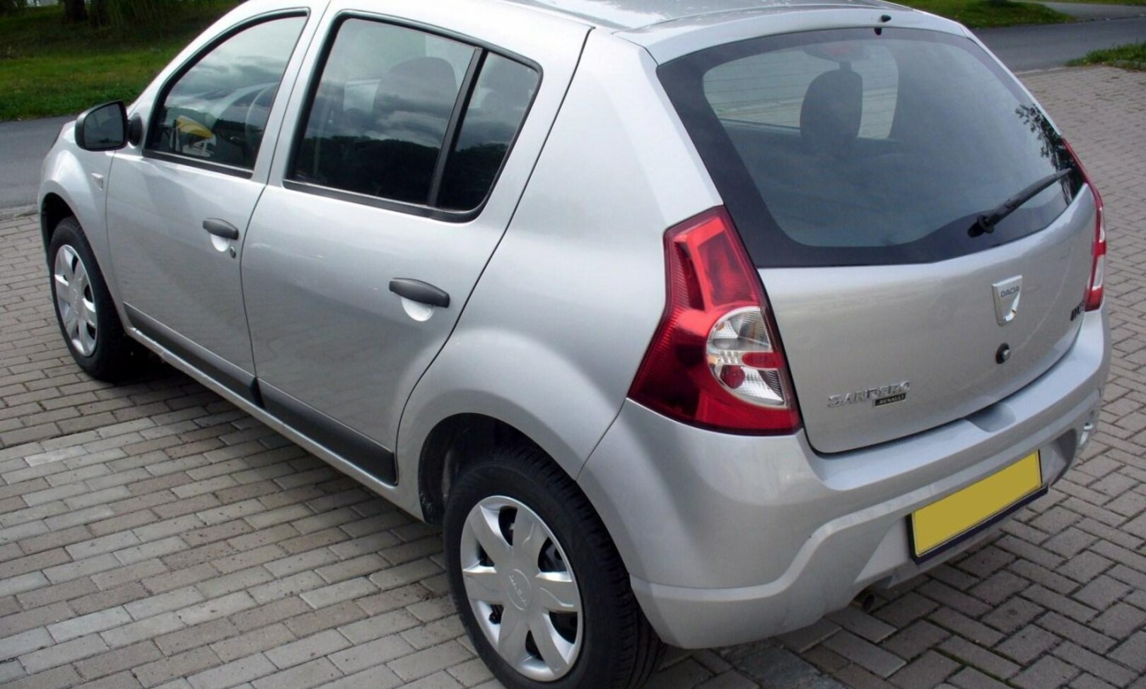 Dacia Sandero I 1.6 8V (84 Hp) 2010, 2011, 2012