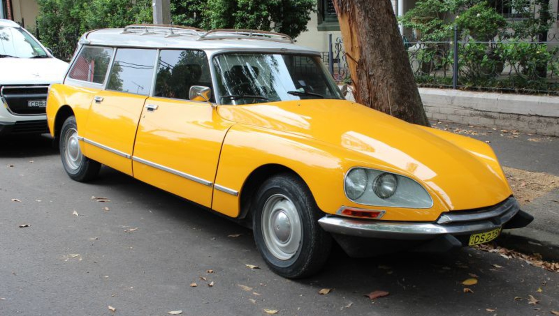 Citroen DS Break 23 (115 Hp) 1972, 1973, 1974, 1975 