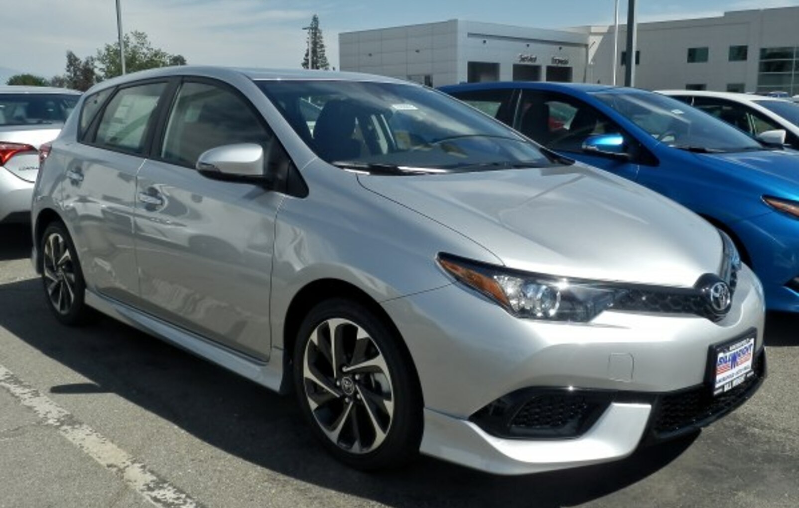 Toyota Corolla iM 1.8 VVT-i (137 Hp) 2016, 2017, 2018 