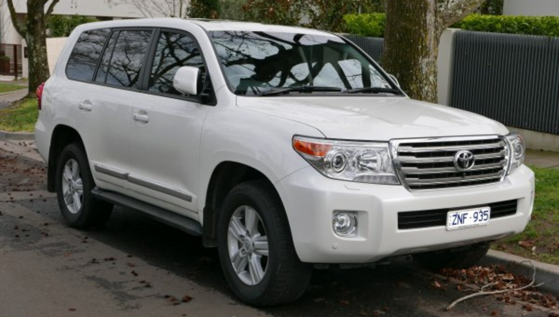 Toyota Land Cruiser (J200 facelift 2013) 5.7 V8 (381 Hp) 4x4 ECT-i 2013, 2014, 2015 