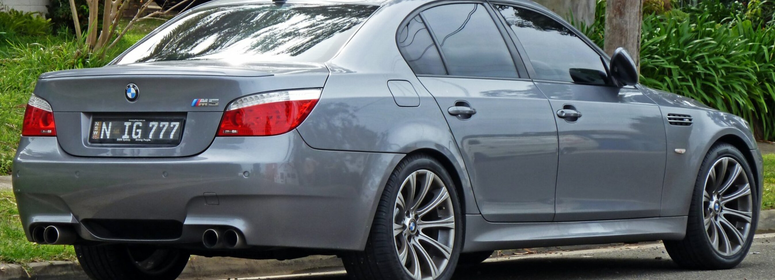 BMW M5 (E60 LCI, facelift 2007) 5.0 V10 (500 Hp) 6MT 2007, 2008, 2009, 2010
