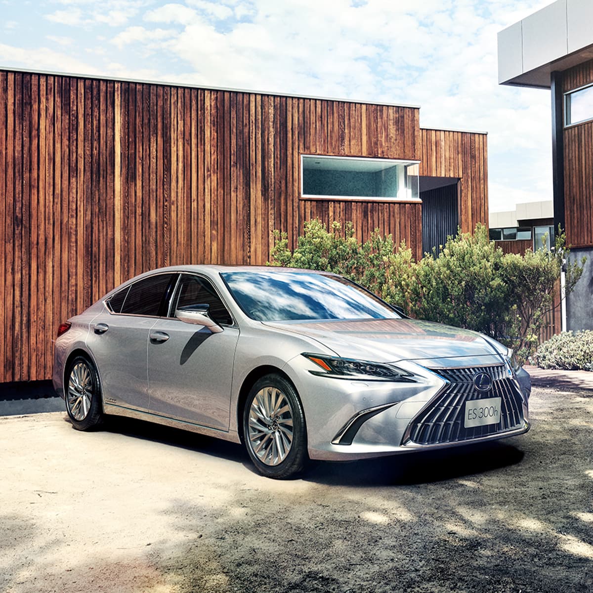 Lexus ES 300h (214 Hp) Hybrid 8AT 2021, 2022 (VN)