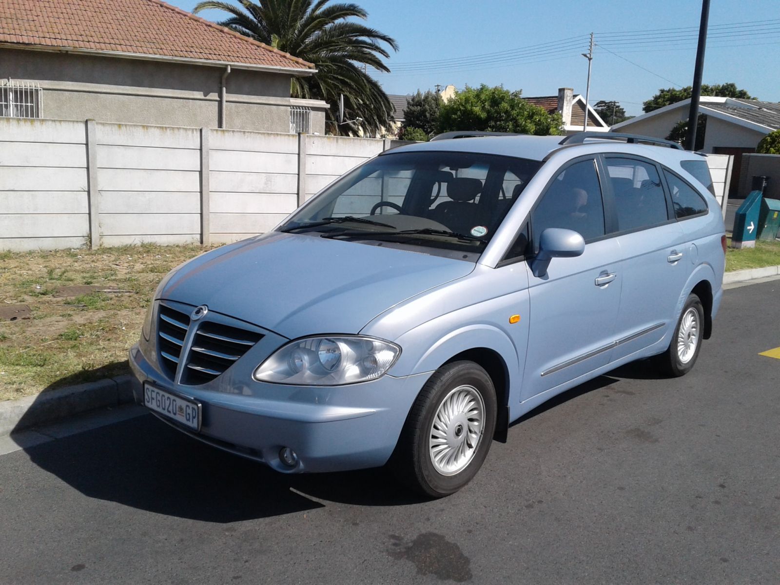 Ssangyong Stavic 2.0 MT (155 HP)